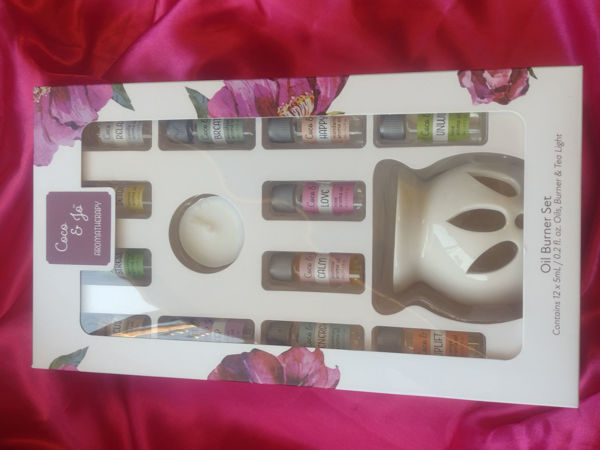 Picture of Aromatherapy Ceramic Oil Burner with Oils Gift Set